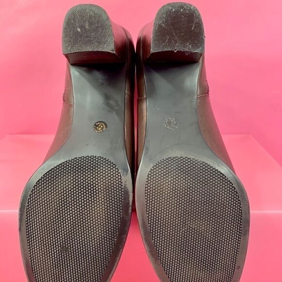 BROWN LEATHER ANKLE BOOTS SIZE 8.5 St. JOHN’s BAY - Picture 6 of 6